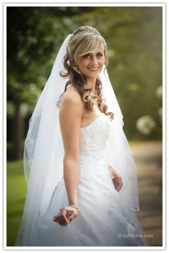 Hochzeit, Braut mit Haaren und Make-up