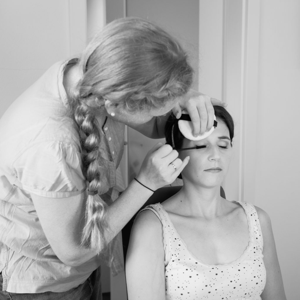 Hochzeit, Braut mit Haaren und Make-up