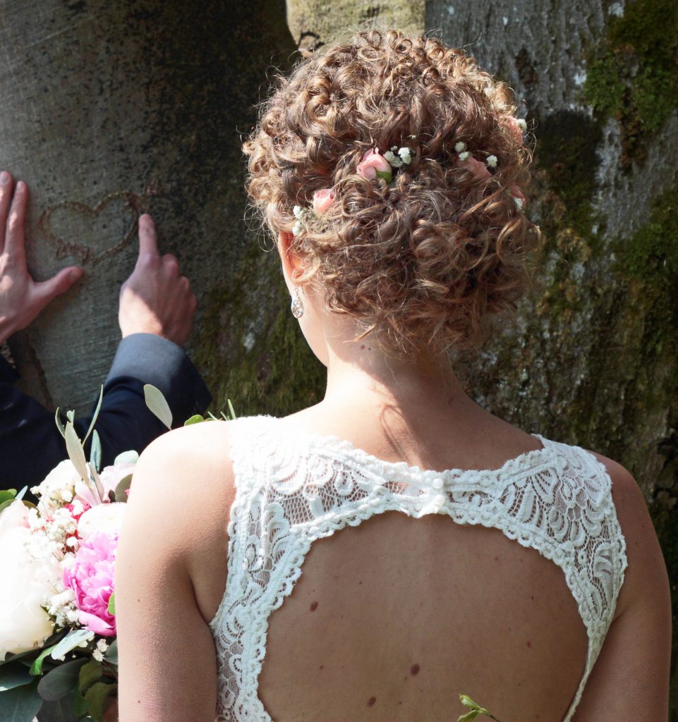 Hochzeit, Braut mit Haaren und Make-up