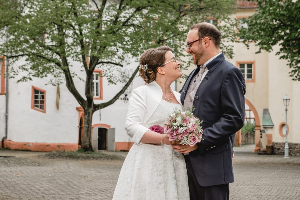 Hochzeit, Braut mit Haaren und Make-up