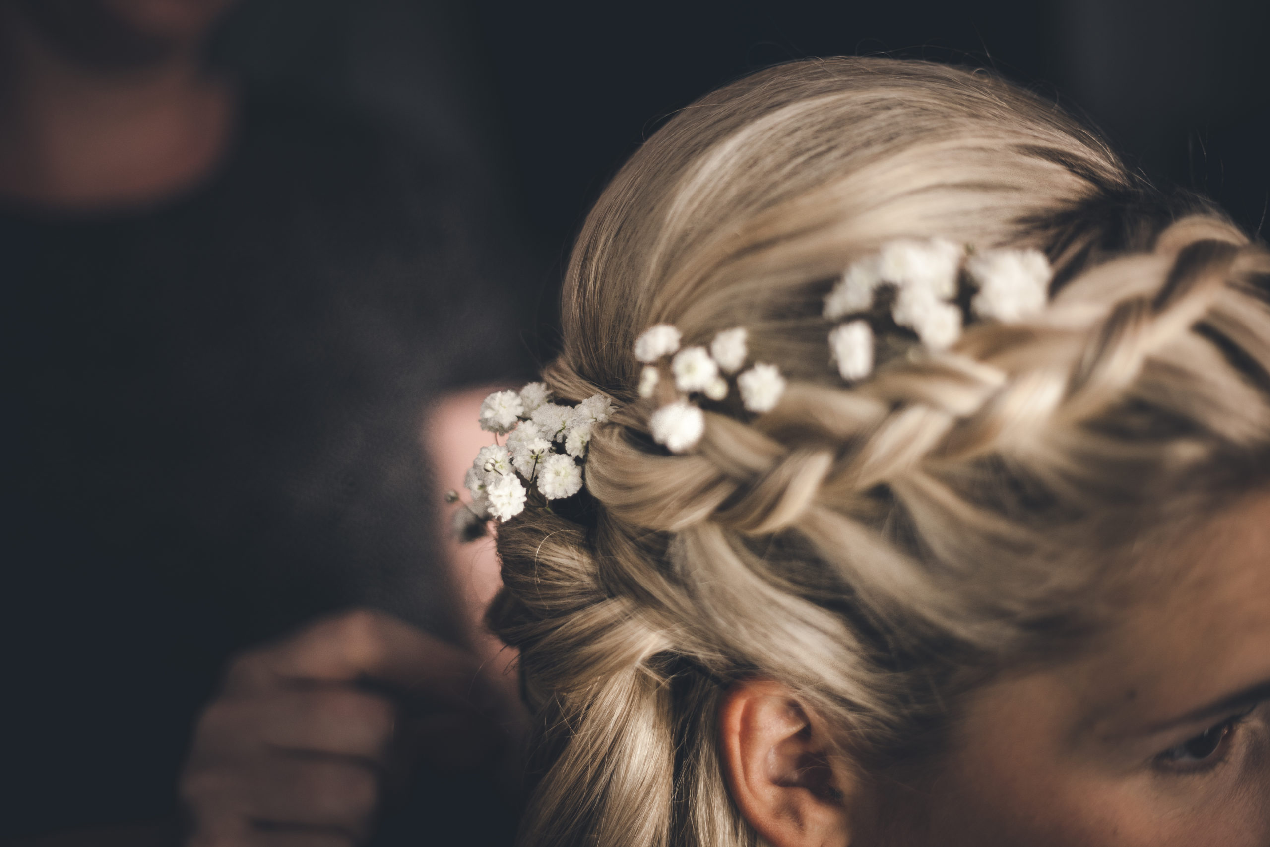 Hochzeit, Braut mit Haaren und Make-up