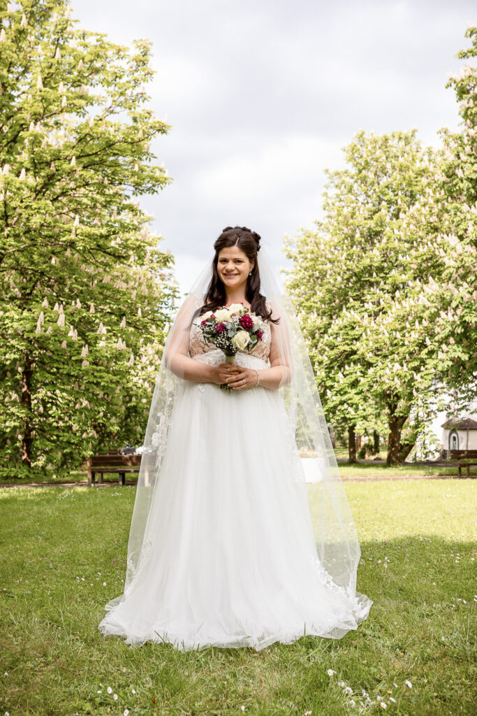 Hochzeit, Braut mit Haaren und Make-up